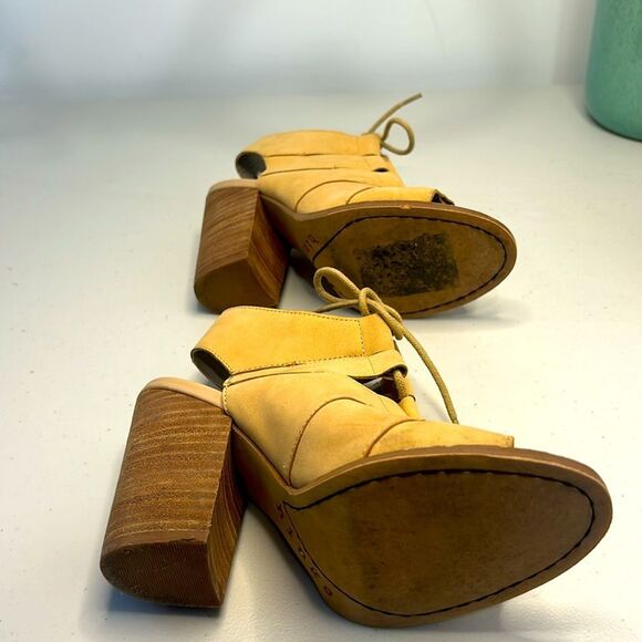 HINGE Drea Open Toe Leather Sandal, Size 5.5 - Picture 9 of 11